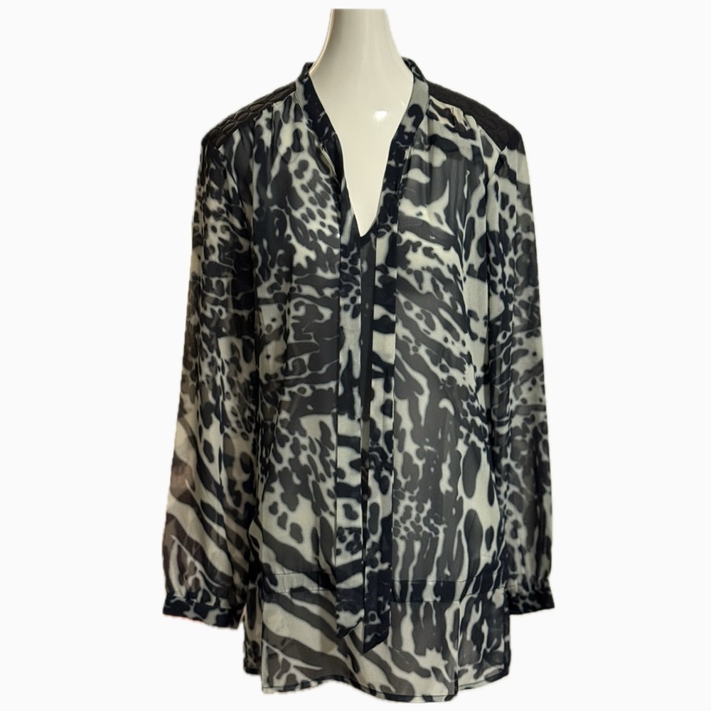 ALBERTO MAKALI Navy and Gray Patterned Blouse